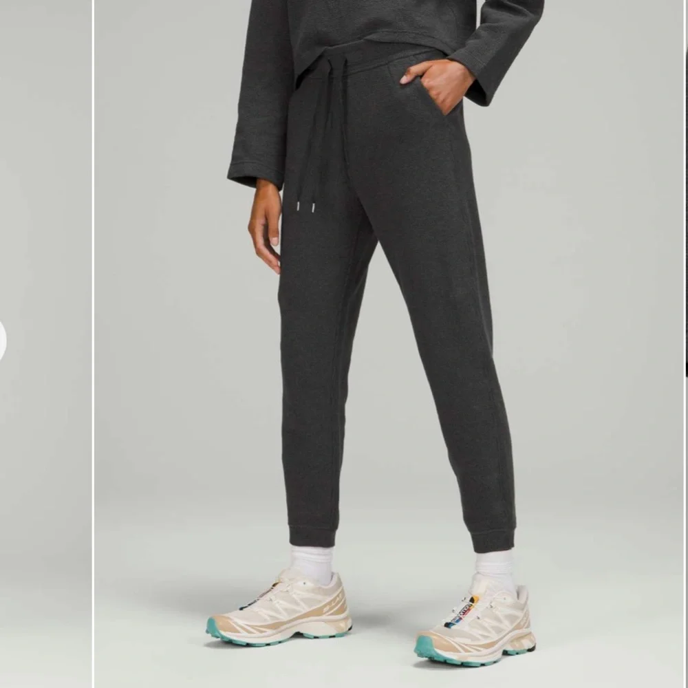 Lululemon Ribbed High-Rise Jogger 25" *7/8 Length in Heathered Black Size 4 - Picture 2 of 10